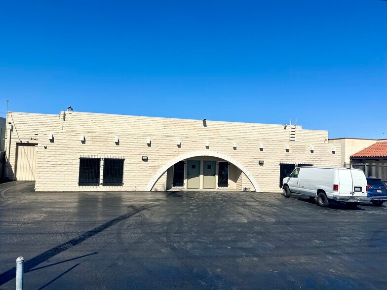 Primary Photo Of 20611 Plummer St, Chatsworth Warehouse For Lease
