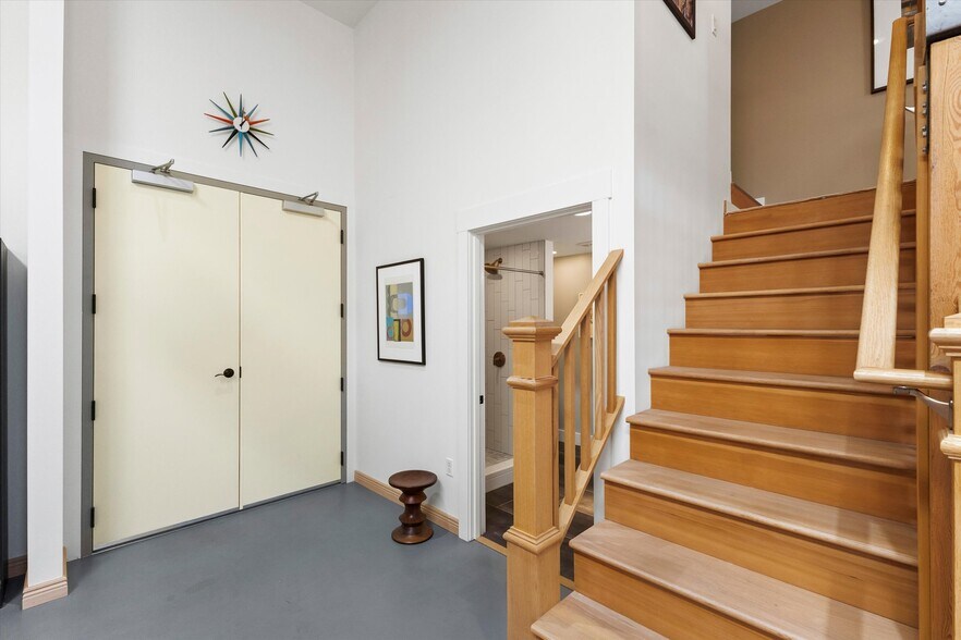 More Photos Of 511 S 1st St, Mount Vernon General Retail For Sale