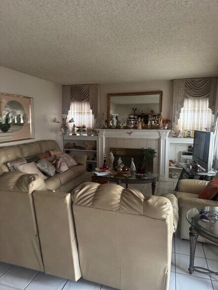 More Photos Of 410 Fischer St, Glendale Apartments For Sale