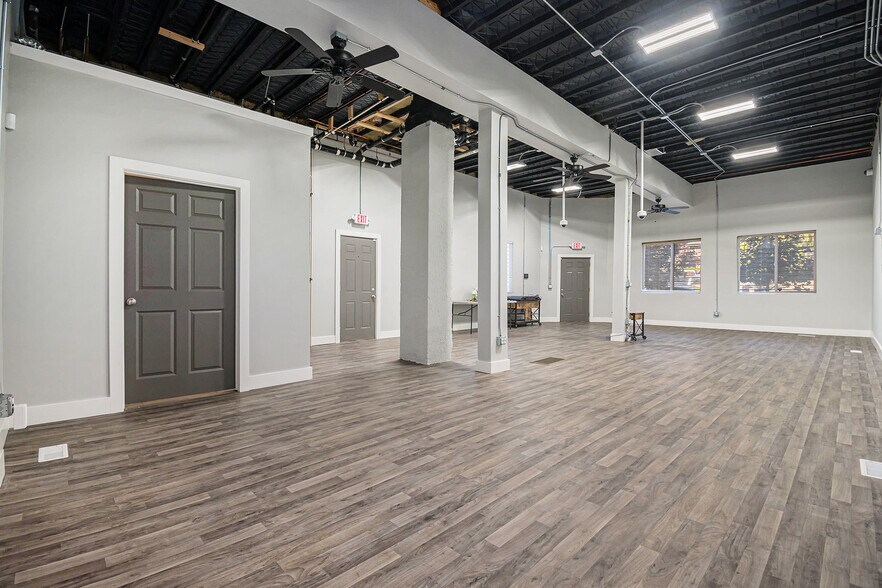 More Photos Of 2601-2603 N 45th St, Omaha Storefront Retail Residential For Sale