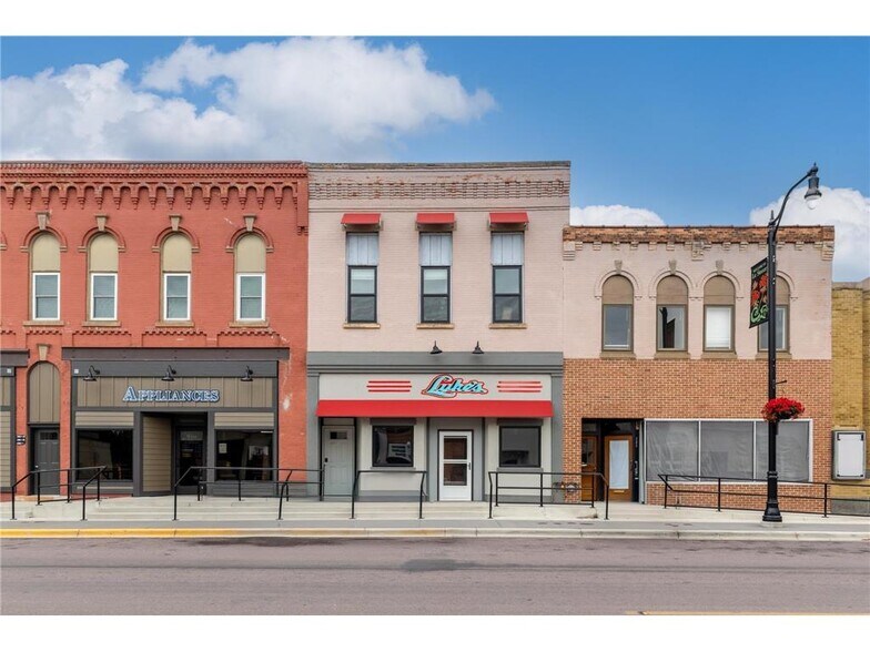 Primary Photo Of 205 S Main St, Le Sueur Storefront Retail Residential For Sale