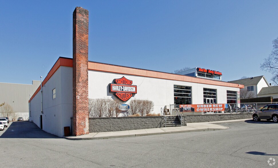 More Photos Of 8 Industrial Ln, New Rochelle Auto Dealership For Lease