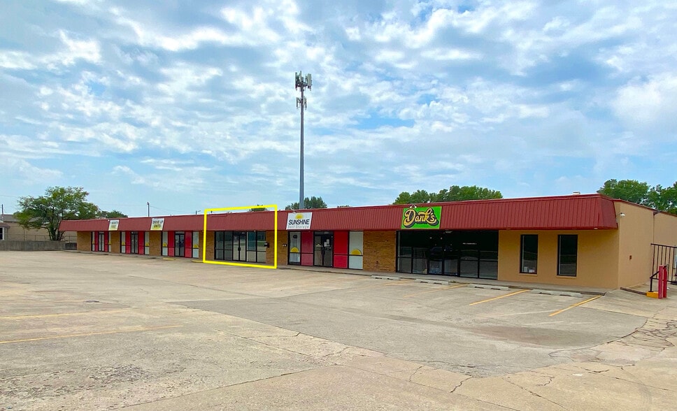 Primary Photo Of 2400 S Classen Blvd, Norman General Retail For Lease