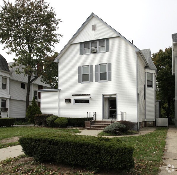 More Photos Of 137 Livingston Ave, New Brunswick Office Residential For Lease