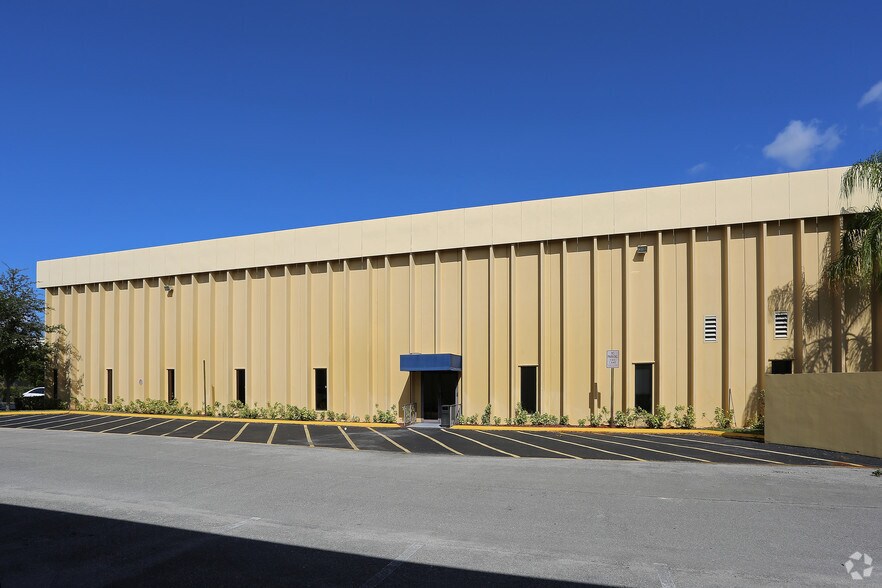 More Photos Of 1700 NW 66th Ave, Plantation Office For Lease
