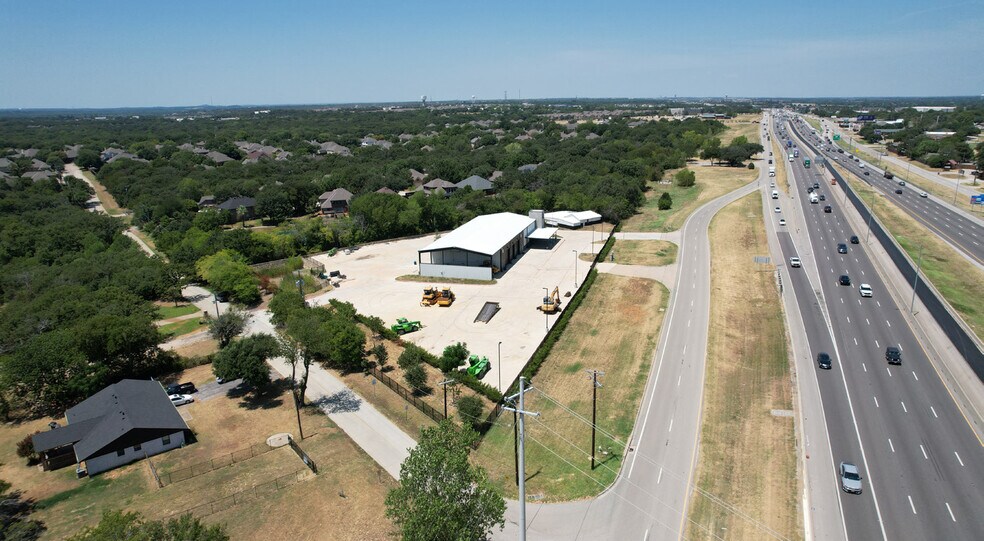 More Photos Of 8560 Interstate 35, Hickory Creek Warehouse For Lease