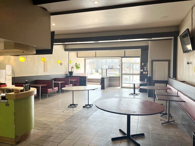 More Photos Of 8523-8527 Boul Saint-Laurent, Montréal Storefront Retail Residential For Sale