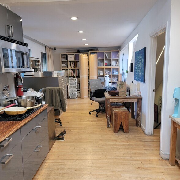 More Photos Of 5830 Adams Blvd, Culver City Showroom For Sale