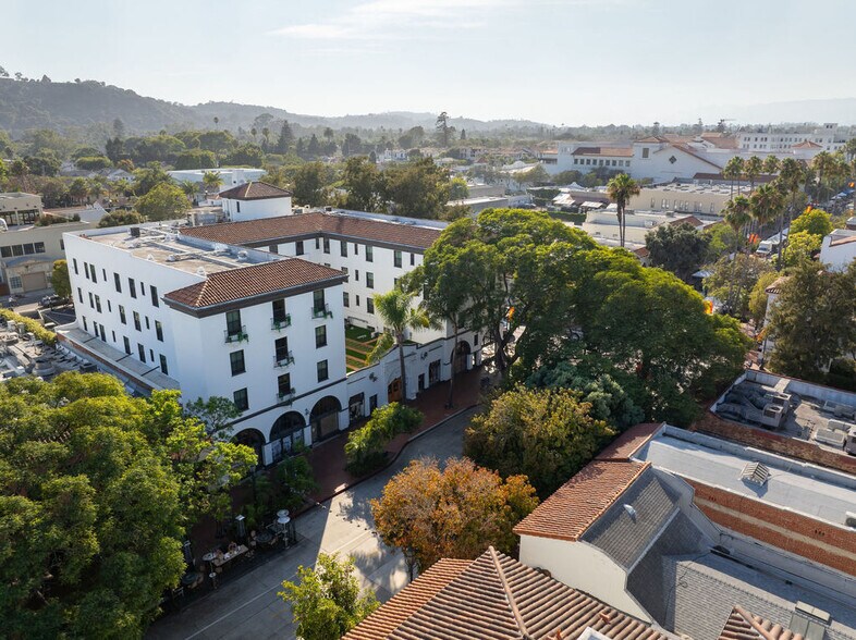 More Photos Of 527-537 State St, Santa Barbara Hotel For Lease
