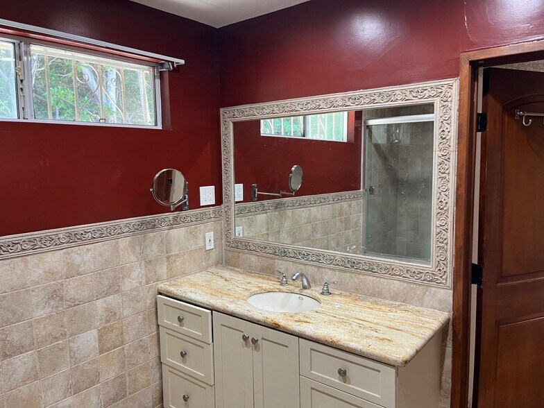 More Photos Of 8927 Sawyer St, Los Angeles Specialty For Sale