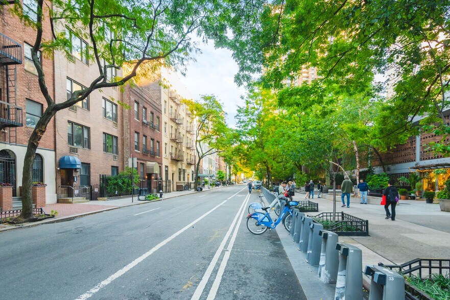 More Photos Of 451 W 43rd St, New York Multifamily For Sale