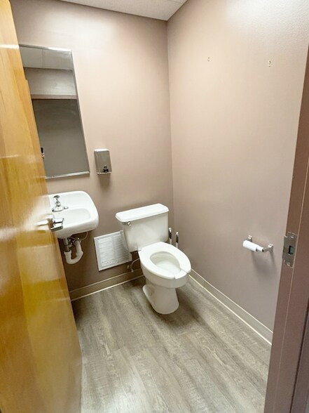 More Photos Of 6789 Ridge Rd, Parma Medical For Lease