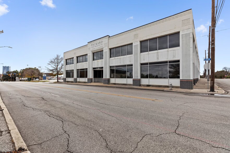 More Photos Of 1123 N Main Ave, San Antonio Medical For Sale