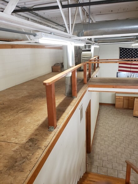 More Photos Of 37 Lark Industrial Pky, Greenville Warehouse For Sale