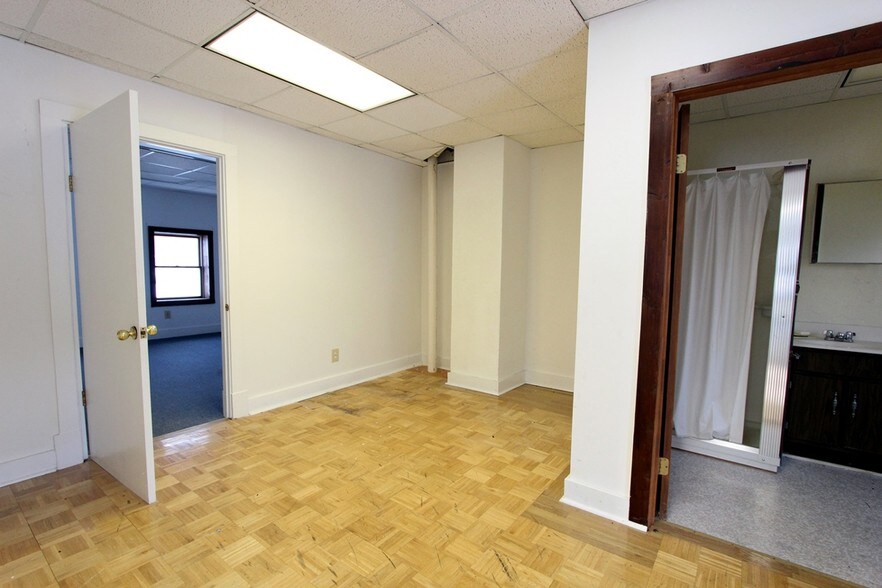 More Photos Of 142 Middle St, Geneva Warehouse For Sale