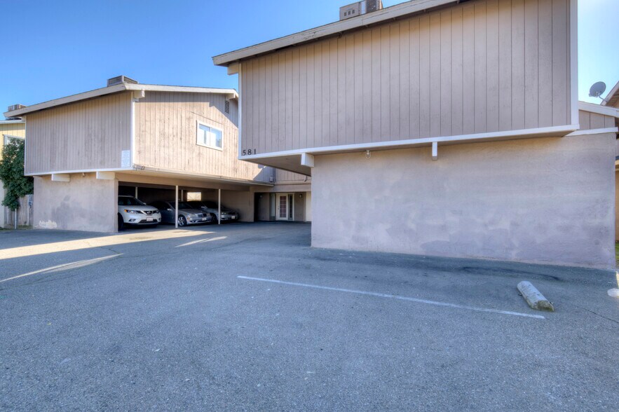 More Photos Of 581 W Ashlan Ave, Clovis Apartments For Sale