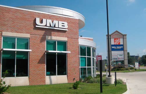 More Photos Of 401 N Bluff Rd, Collinsville Bank For Sale