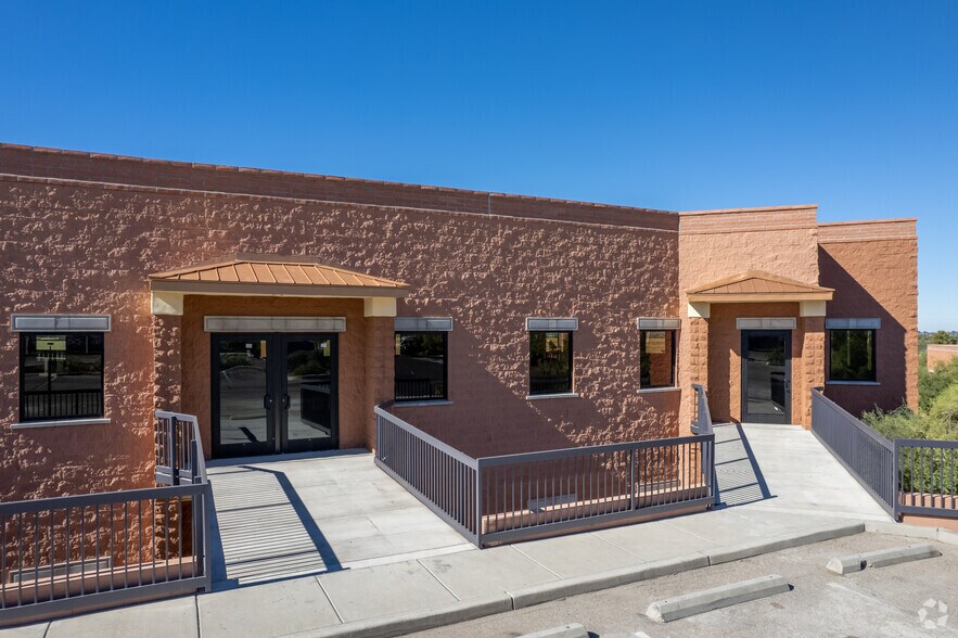 More Photos Of 7490 N Oracle Rd, Tucson Unknown For Lease