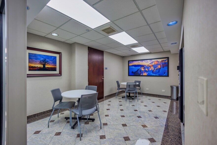 More Photos Of 1S660 Midwest Rd, Oakbrook Terrace Unknown For Lease