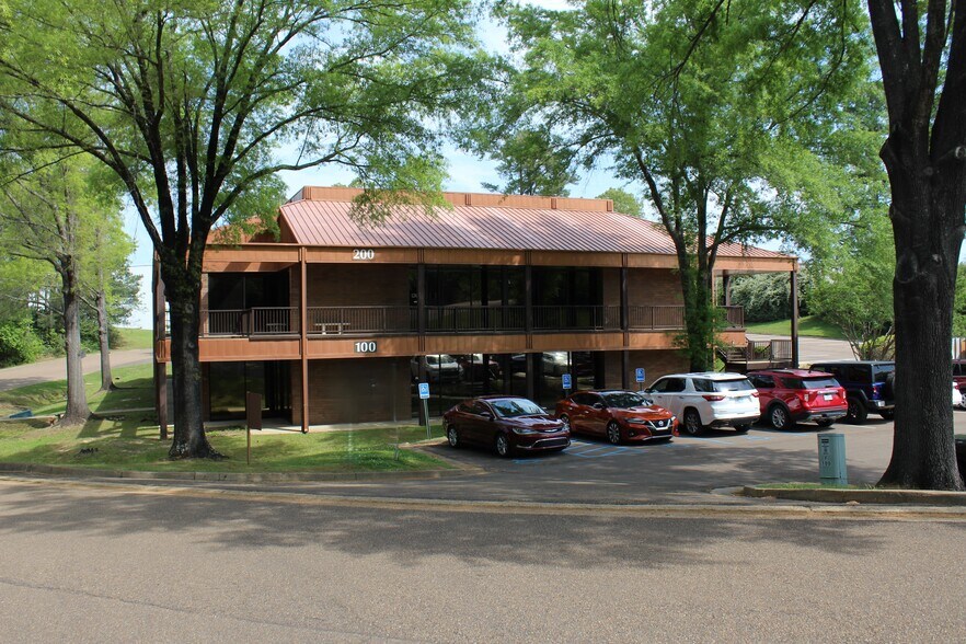 More Photos Of 100-200 Spring Lake Cv, Pearl Medical For Lease