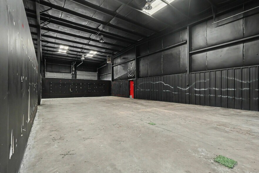 More Photos Of 1445 Cleveland Ave, East Point Showroom For Sale