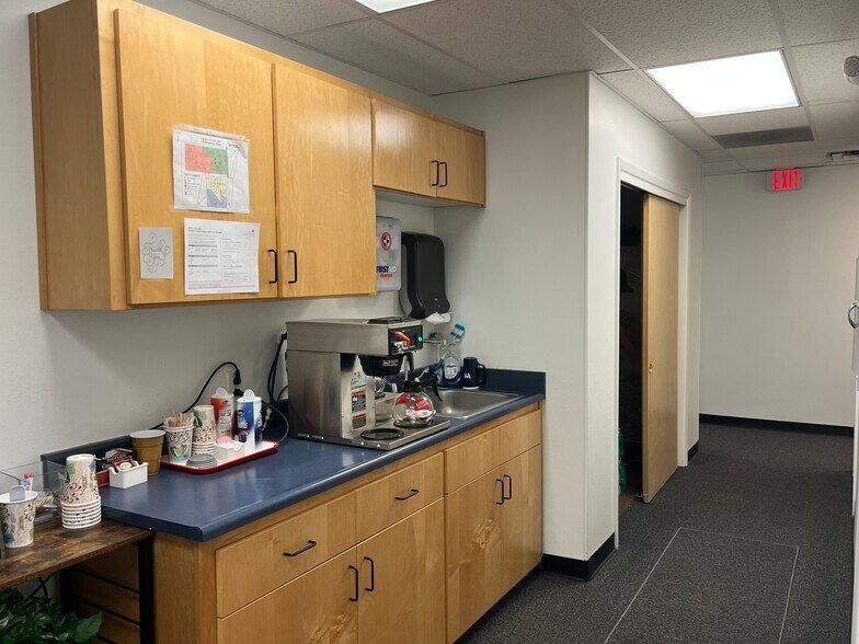 More Photos Of 136-150 Louisiana Blvd NE, Albuquerque Office For Sale