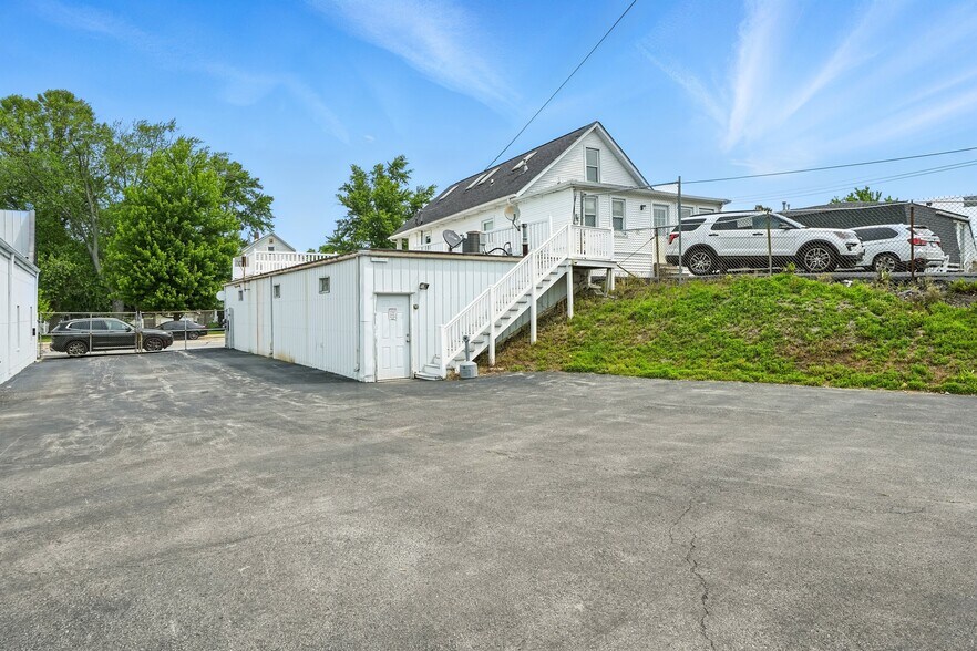 More Photos Of 137 E Joliet St, Schererville Office For Sale