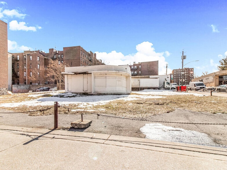 More Photos Of 416 Riverdale Ave, Yonkers Freestanding For Sale