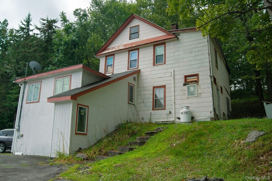 More Photos Of 107 Jefferson St, Monticello Storefront Retail Residential For Sale