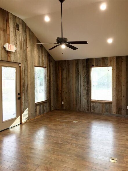 More Photos Of 302 E Milam St, Round Rock Office For Lease