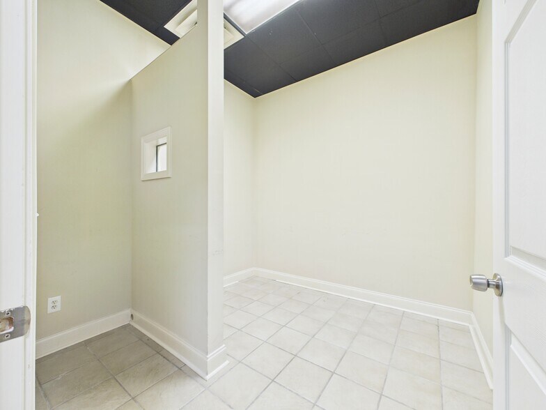More Photos Of 7559 Kayne Blvd, Columbus Freestanding For Lease