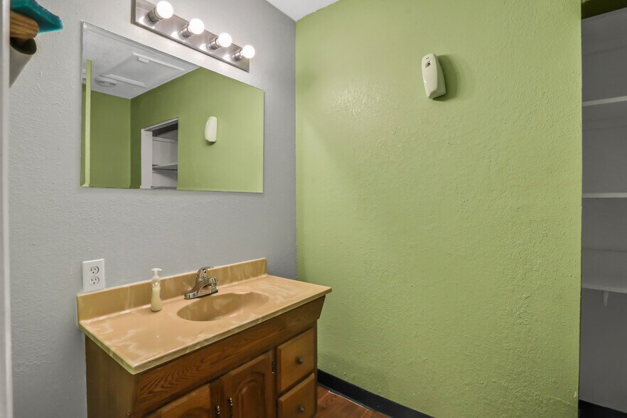 More Photos Of 6406 Merrill Rd, Jacksonville Office For Sale