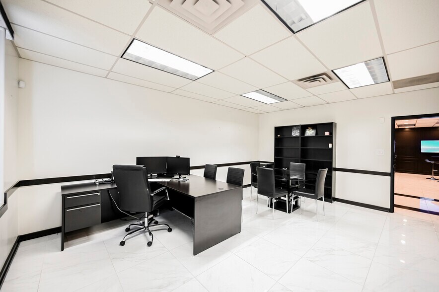 More Photos Of 630 S 3rd St, Las Vegas Office For Sale