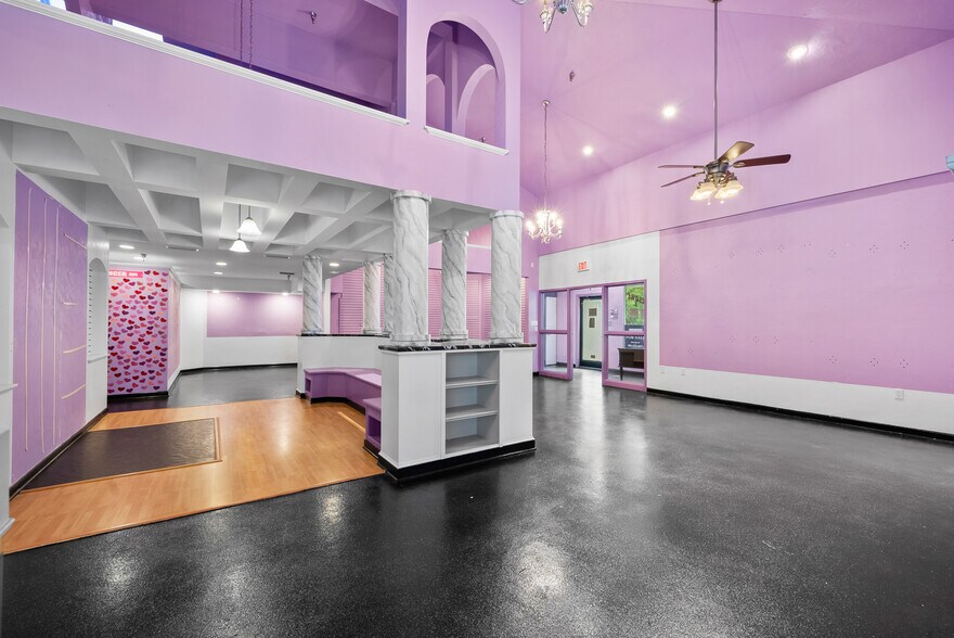 More Photos Of 2441 NW 43rd St, Gainesville Storefront For Sale