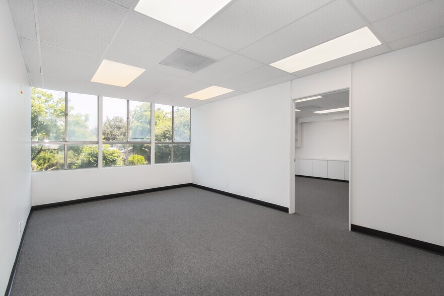 More Photos Of 1021 E Walnut St, Pasadena Medical For Lease