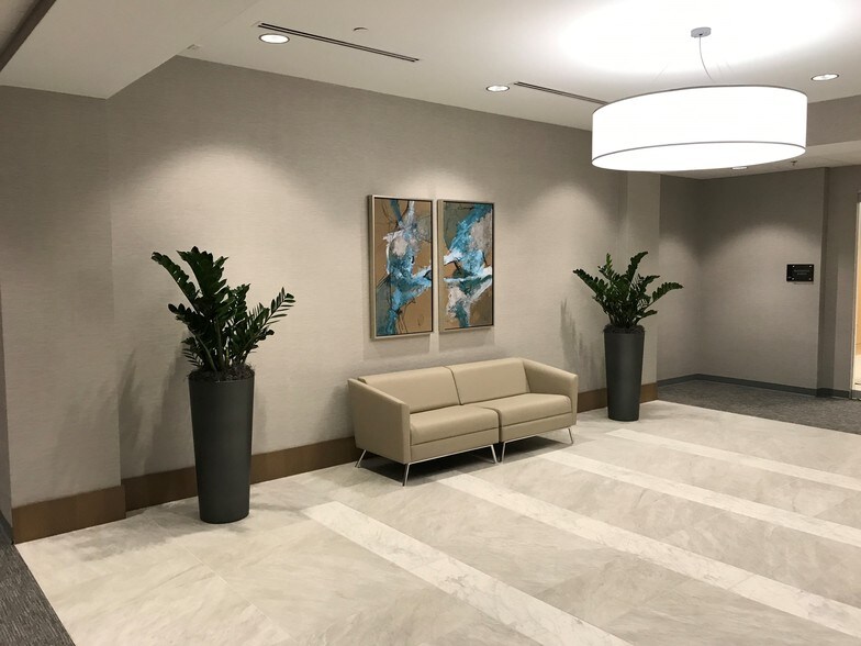More Photos Of 3515 Glenwood Ave, Raleigh Office For Lease