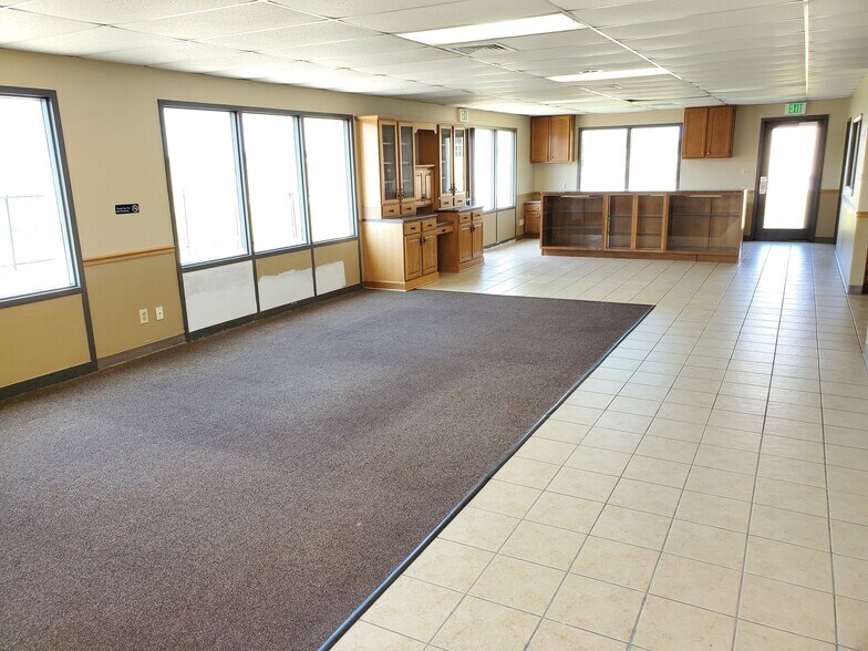More Photos Of 426 W Ludwig Rd, Fort Wayne Storefront Retail Office For Lease
