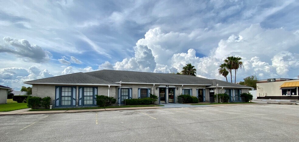 More Photos Of 907 Bay Area Blvd, Houston Medical For Sale