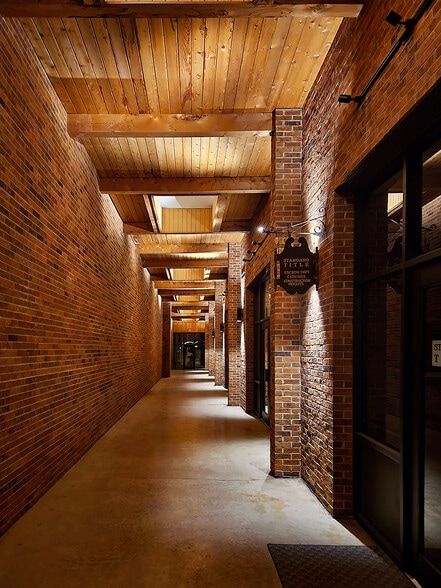 More Photos Of 215 S Schuyler Ave, Kankakee General Retail For Sale