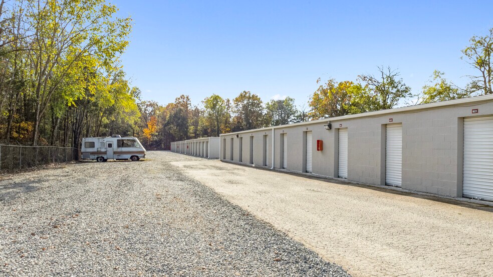 More Photos Of 1550 Industry Dr, Burlington Self Storage For Sale