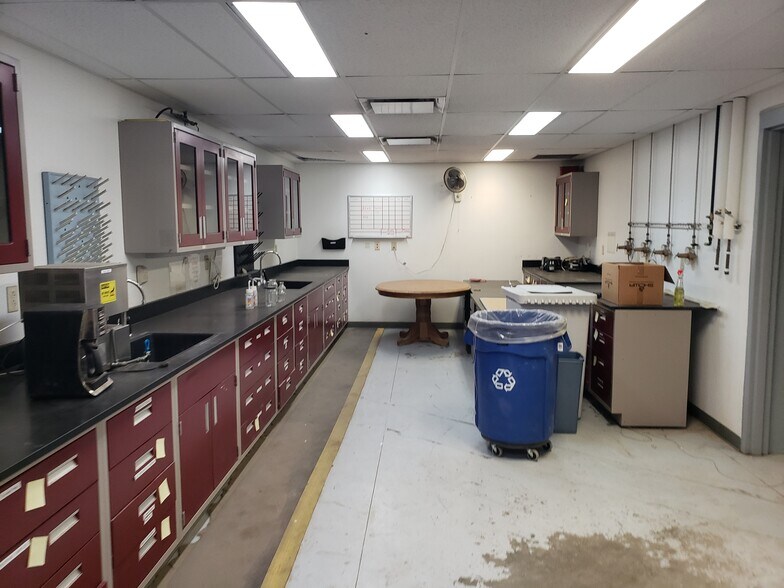 More Photos Of 420 Halliburton Dr, Williston Industrial For Lease