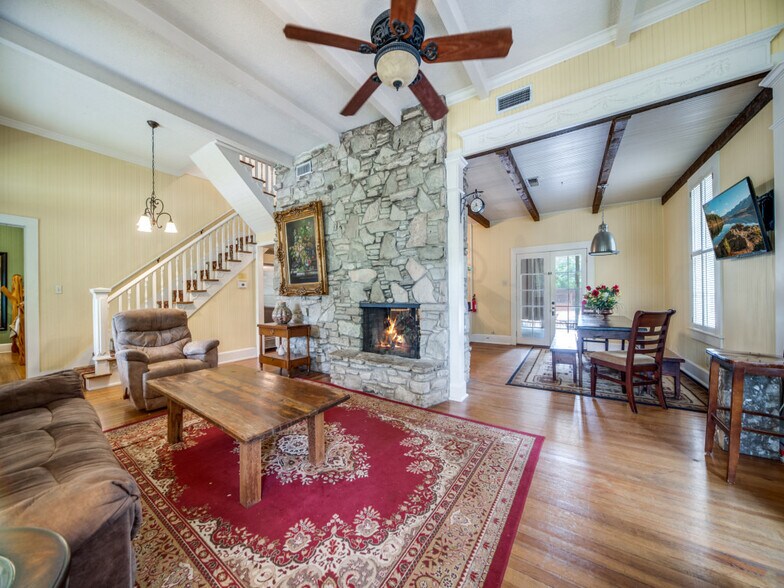 More Photos Of 331 Fifth St, Comfort Religious Facility For Sale