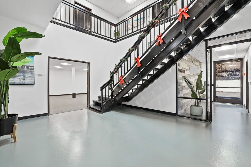 More Photos Of 1314 W 5th St, Santa Ana Office For Lease