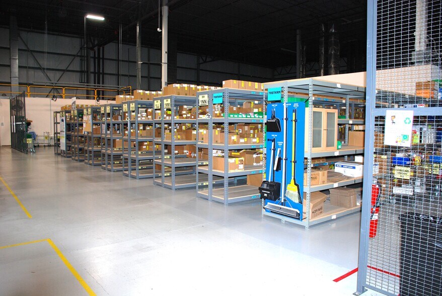 More Photos Of 625 Willow Springs Ln, York Warehouse For Lease