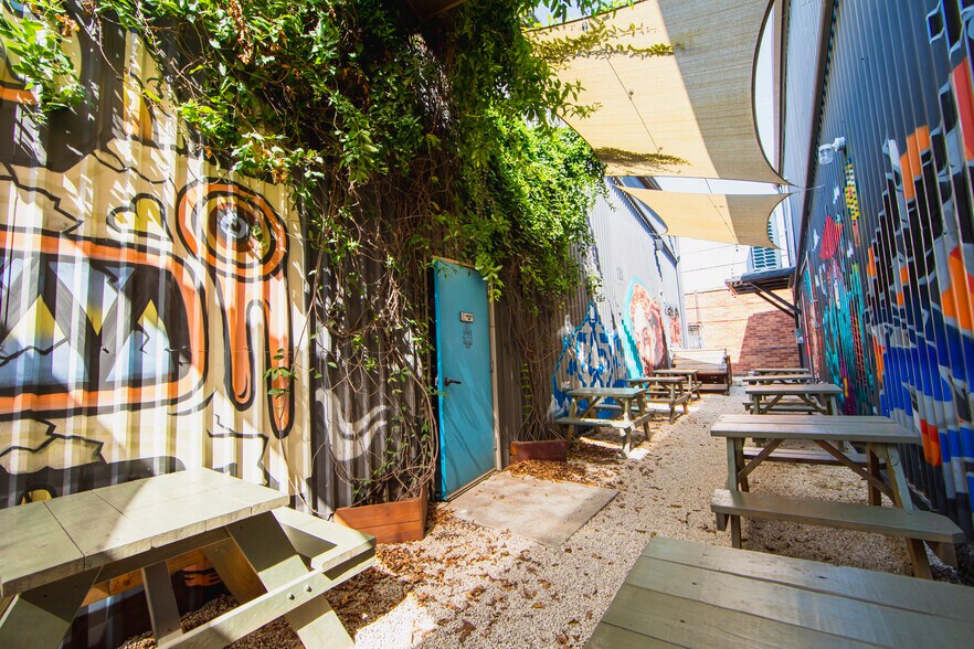 More Photos Of 440 E Saint Elmo Rd, Austin Unknown For Lease