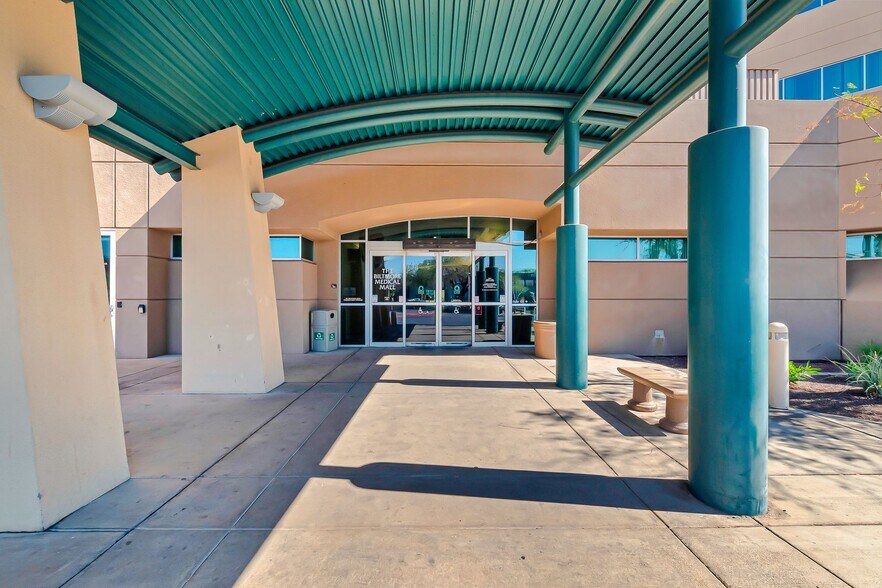 More Photos Of 2222 E Highland Ave, Phoenix Medical For Lease