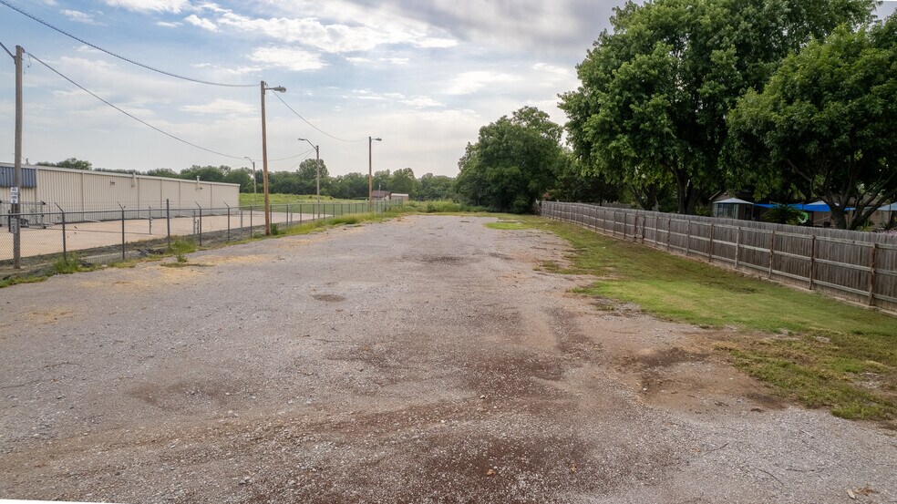 More Photos Of 2301 S Highway 77, Pauls Valley Industrial For Sale