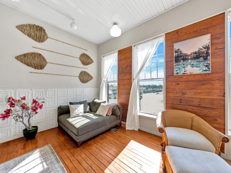 More Photos Of 106 W Main St, Pilot Point Storefront For Sale