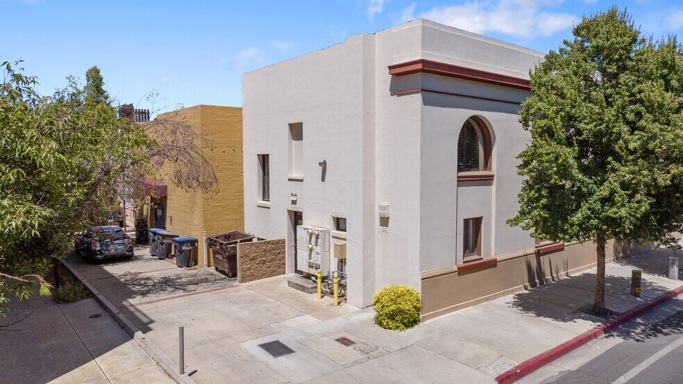 More Photos Of 119 S Locust St, Visalia Medical For Sale