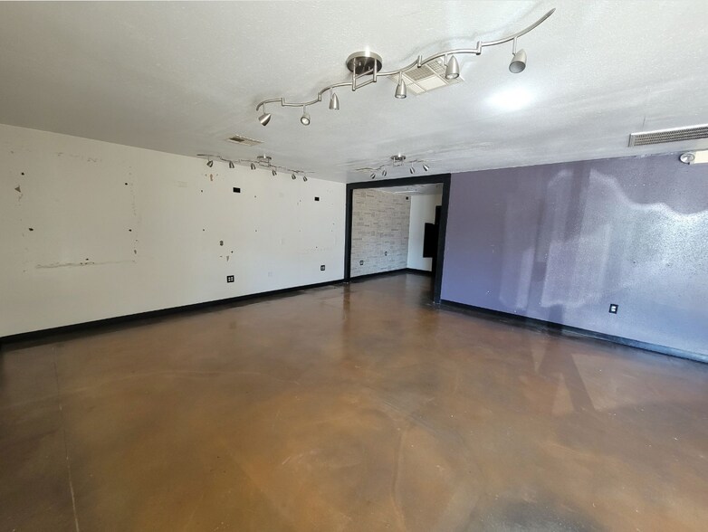 More Photos Of 1557 E Broad St, Mansfield Loft Creative Space For Lease